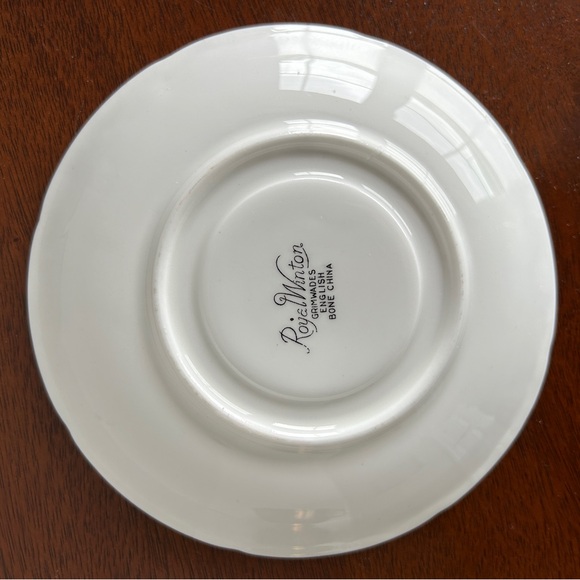 Royal Winton Grimwades Gold Lustre Tea Cup and Saucer - Picture 6 of 9